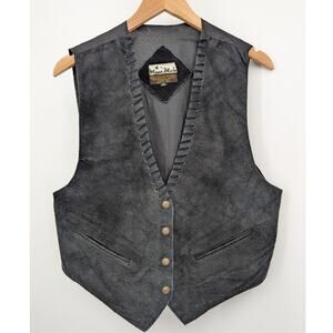 Black Blazer with Notched Lapels and Fitted Silhouette